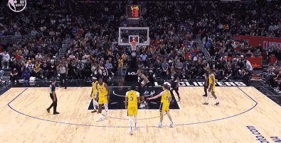 开云体育app-詹姆斯拉伤腹股沟退场 旧伤复发让湖人再蒙阴霾