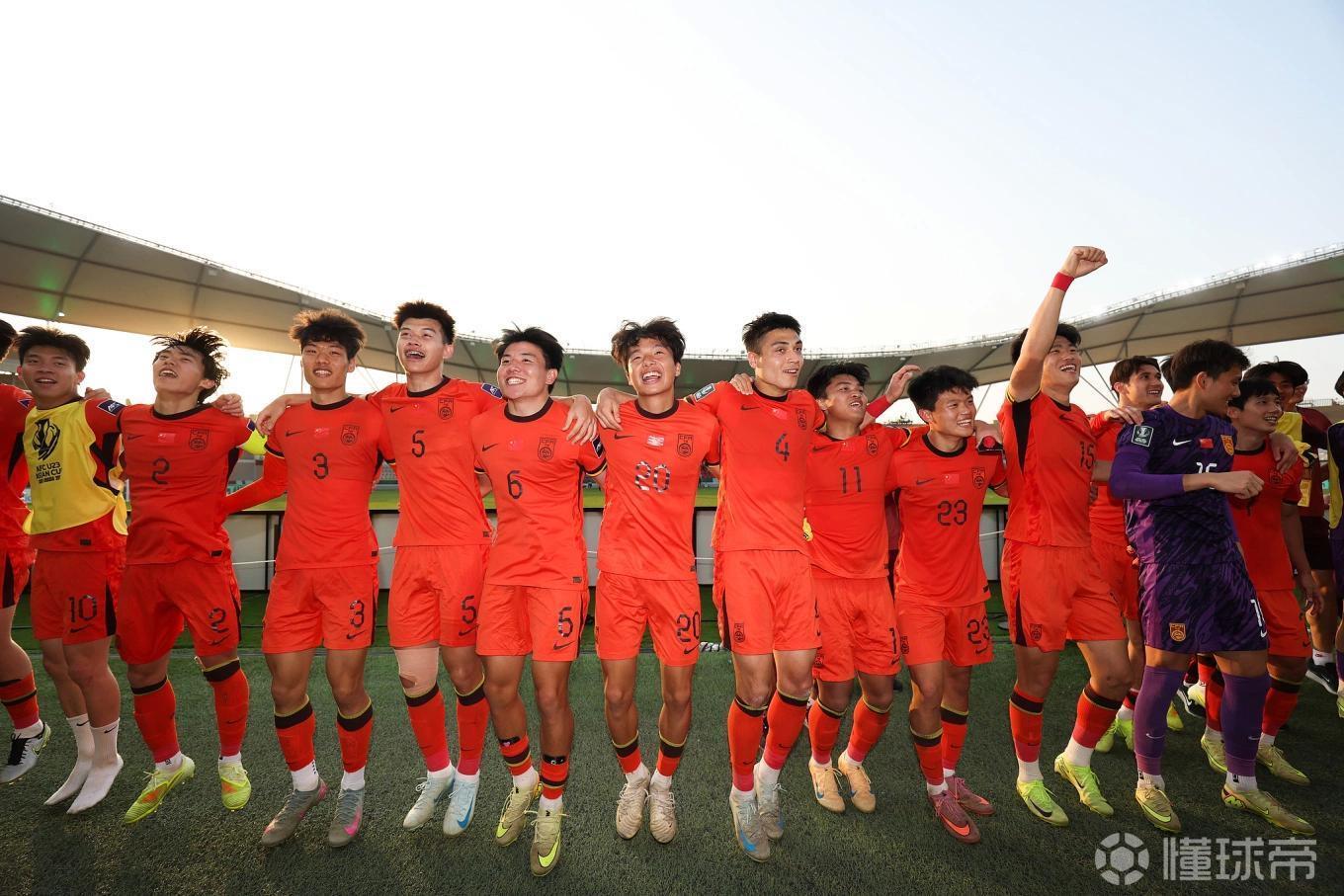 开云在线开户-苏东：今晚U23国足不要打对攻，要贯彻大脚加身体&amp;amp;二点加定位