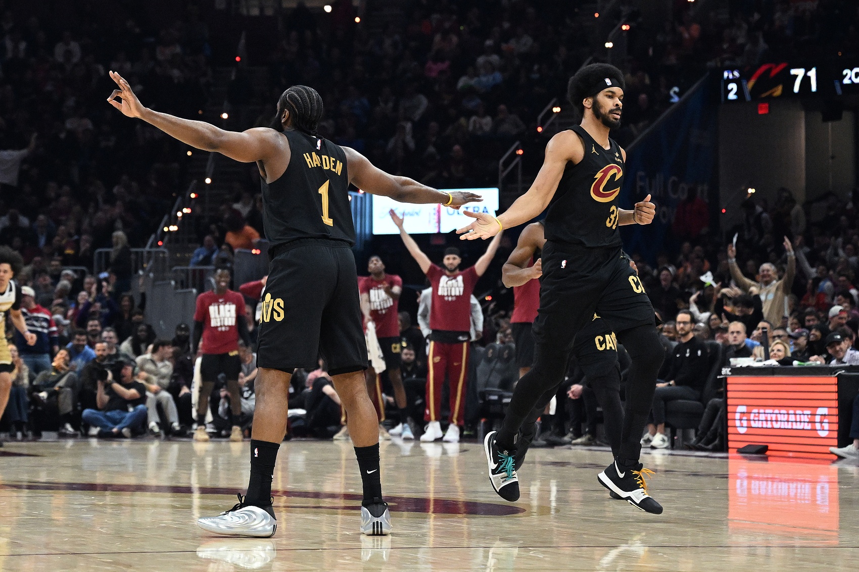 开云登录入口地址-厨神！哈登14助攻1/5挡拆烹满汉全席 柱石阿伦复出骑士实力提档